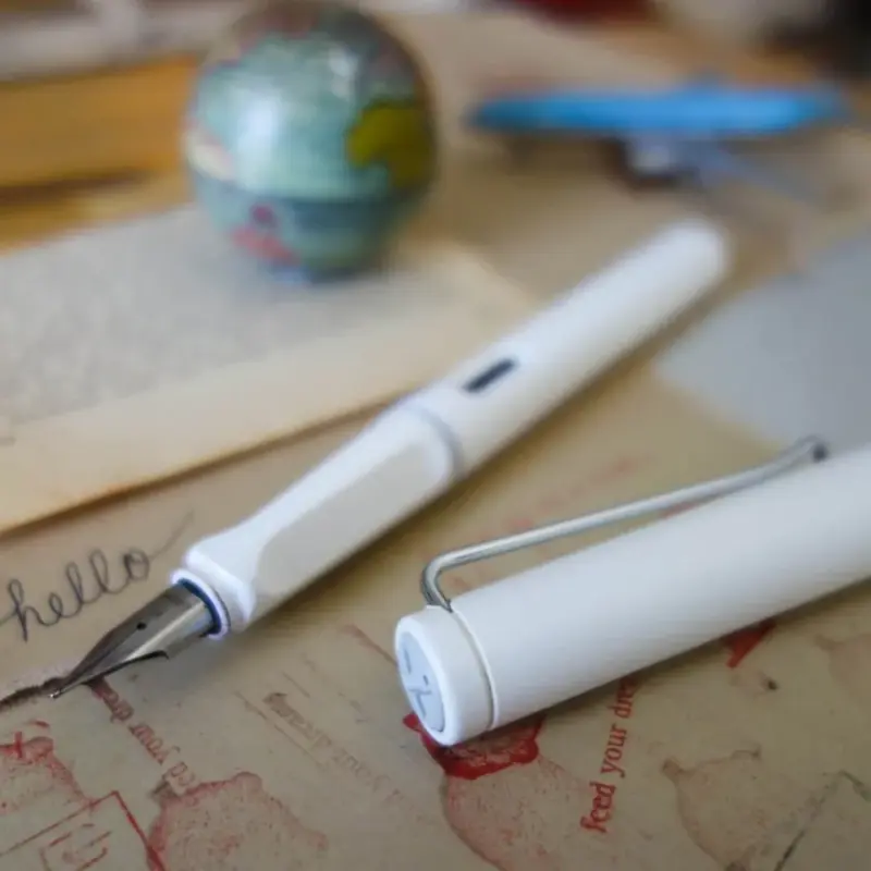 Lamy Safari A019 Fountain Pen Medium White With Chrome Plated Clip